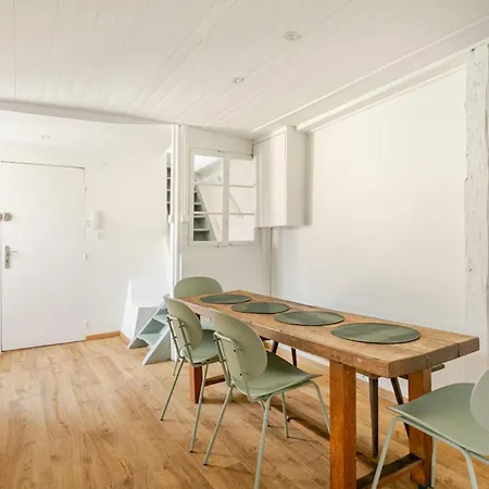 And The Au Coeur De Apartment *