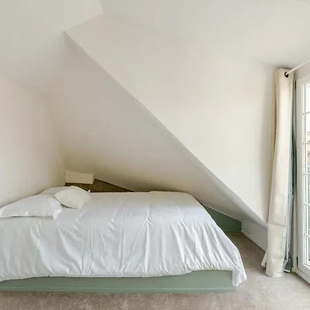 And The Au Coeur De Apartment *